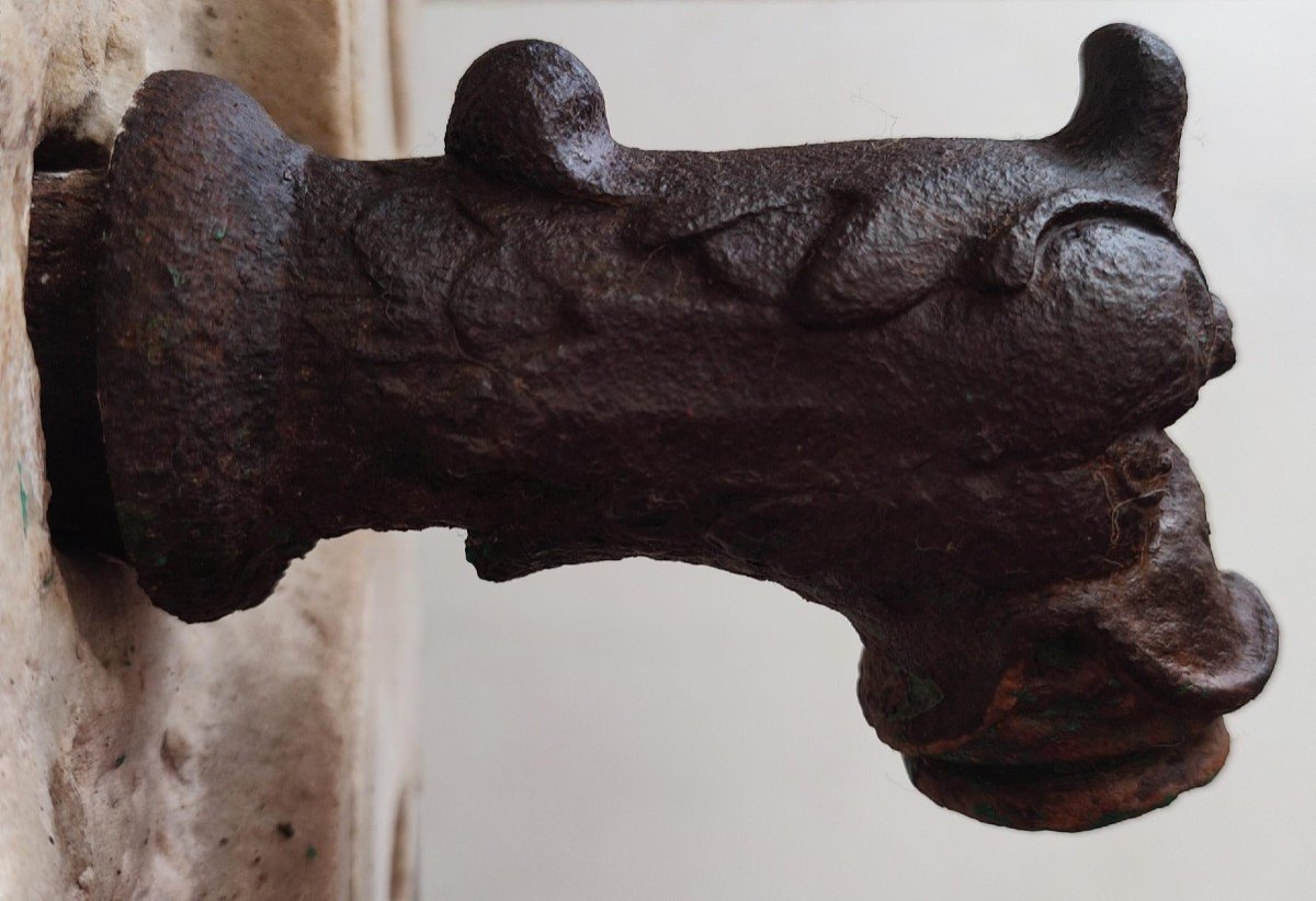 Bocca di fontana a testa di drago tardo medievale in bronzo in elemento marmoreo-photo-4