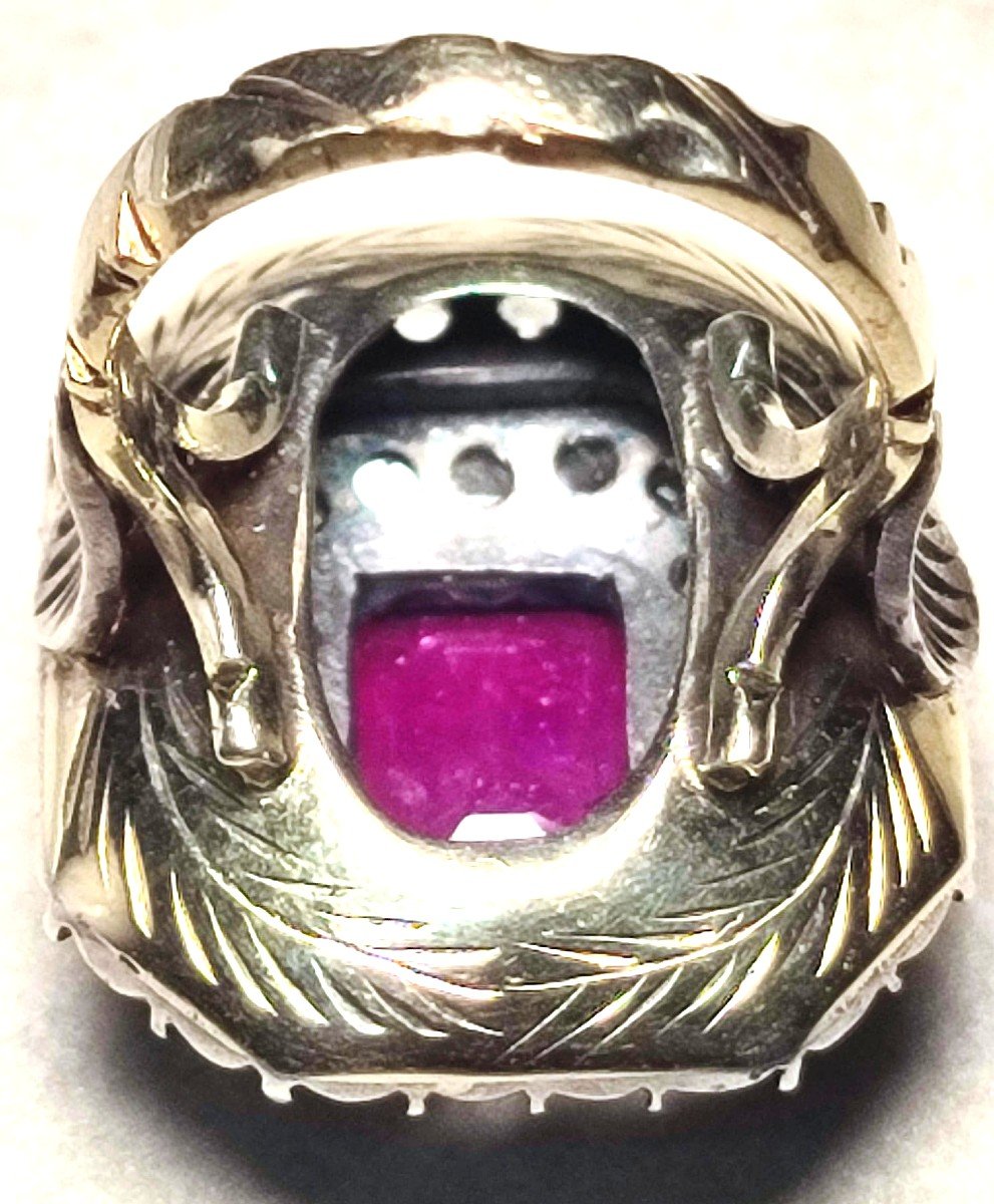 Anello in oro e coppella con rose kt.1,20 circa e rubino indiano di kt. 2,40 circa. Peso gr.12-photo-4