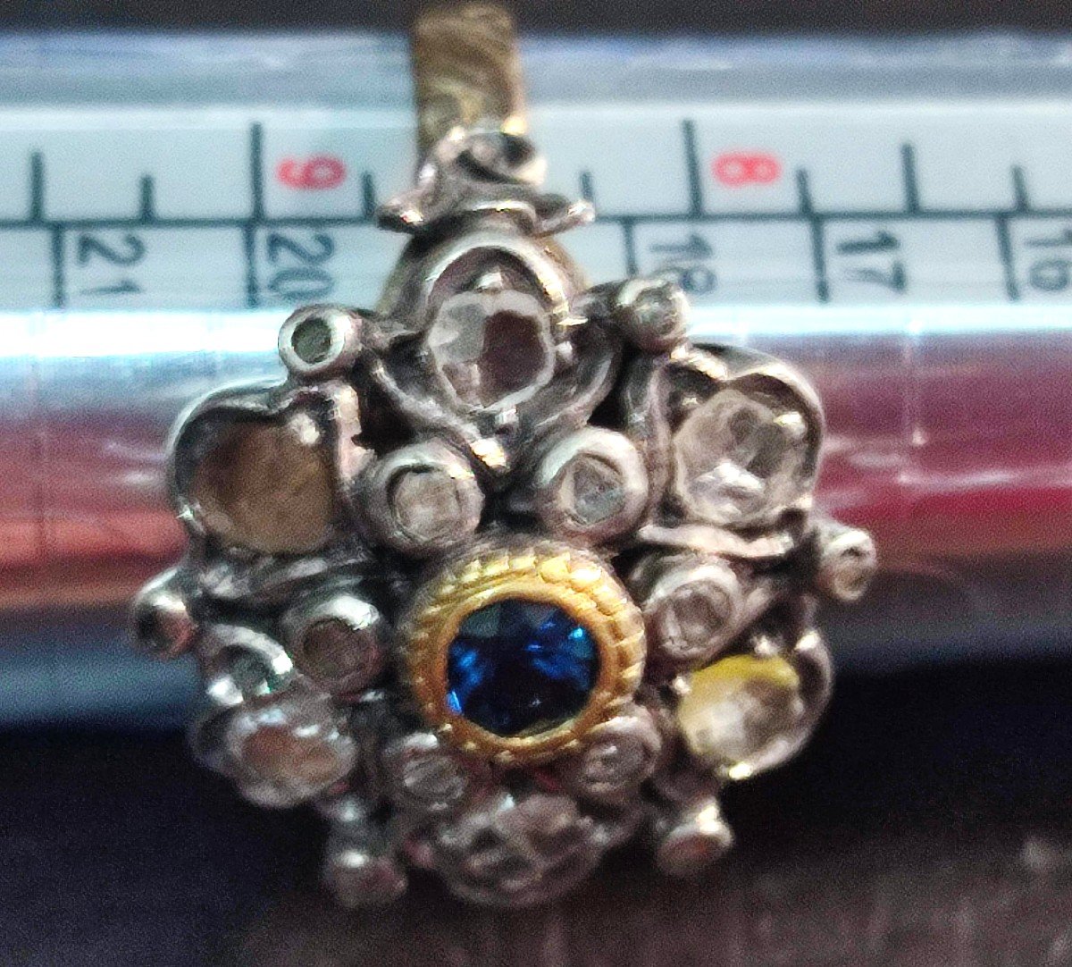 Anello In Oro Degli Anni '70, Con Diamanti e Piccolo Zaffiro. Peso 6,1 G, taglia 19-photo-1