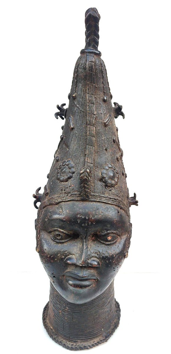 Scultura Benin In Bronzo Del Primo 900' 'Donna africana con alto copricapo . Altezza Cm.72-photo-2