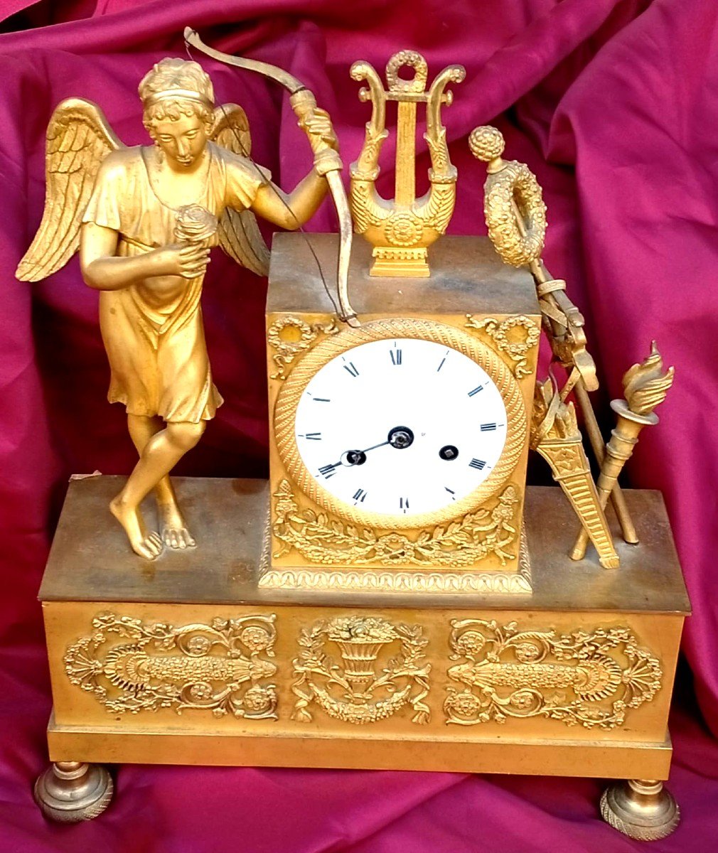 'Amore e Gloria' Orologio da tavola in bronzo dorato al mercurio. Primo Impero Francese.