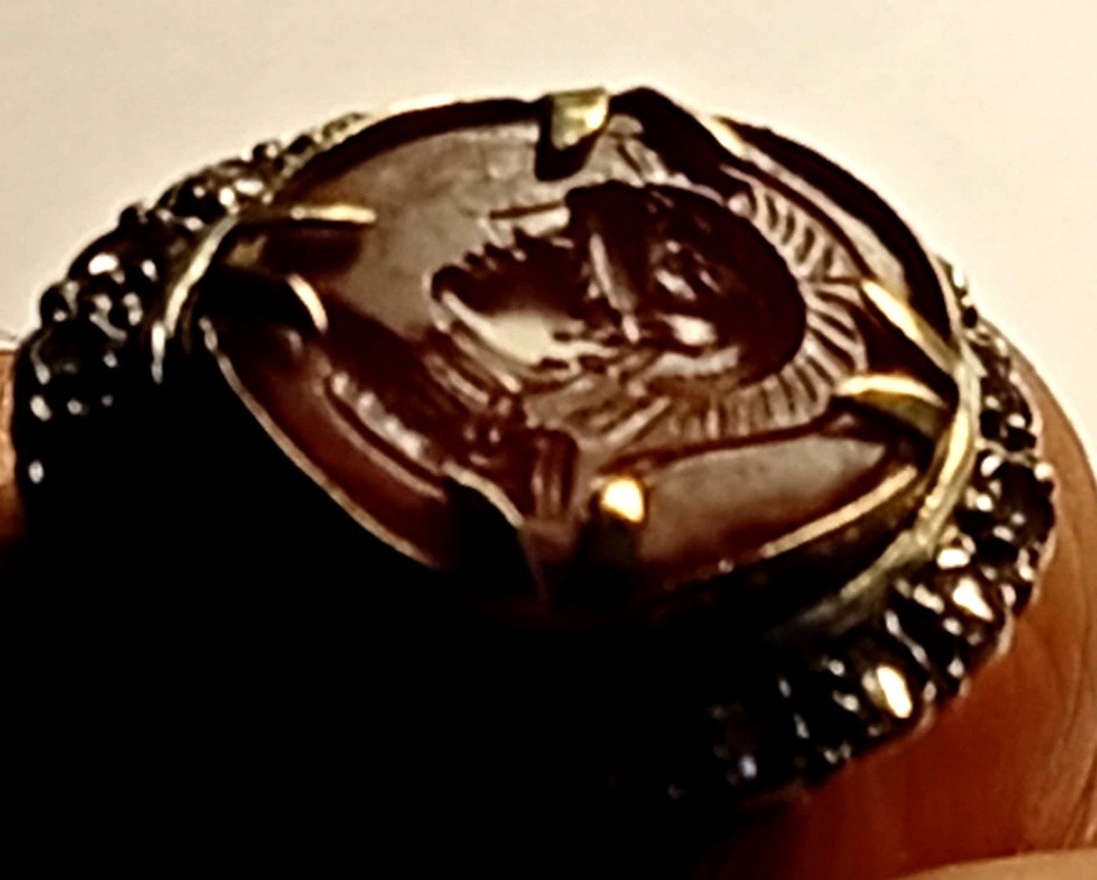 Anello  sigillo in oro e rose in Corniola raffigurante  'Guerriero romano'  -photo-2