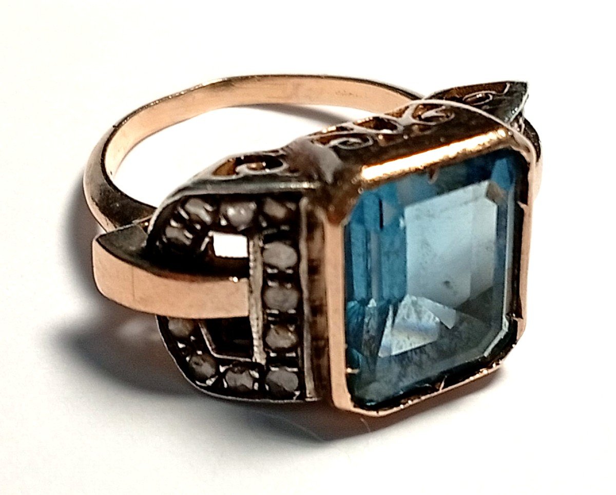 Anello Art Decò. in oro con Acqua Marina e rose di diamante. Sicilia 1925-30 