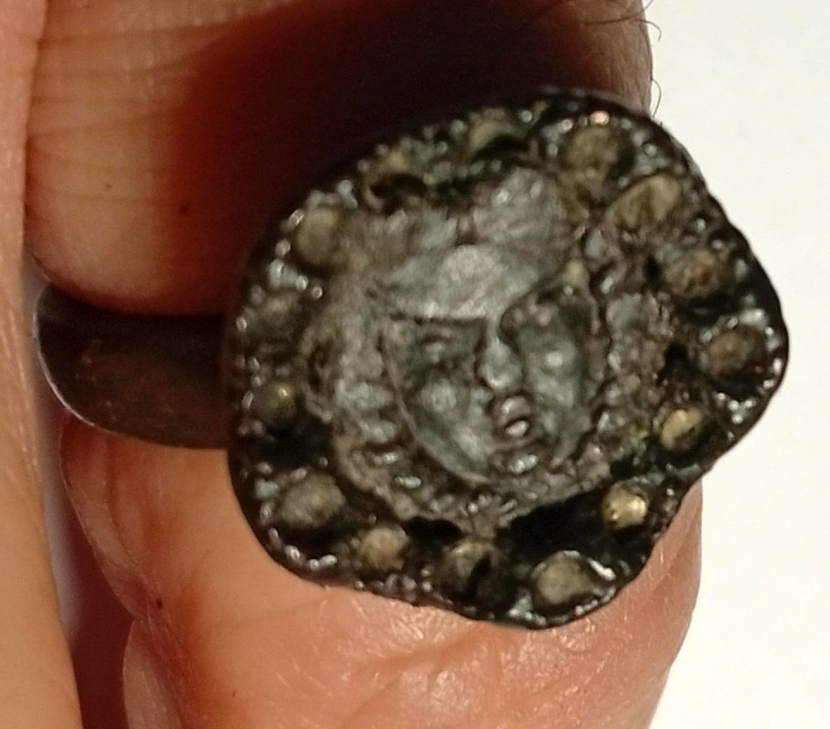 Anello-sigillo Medievale  Esoterico In Bronzo, Con Il Volto Di Une Donna Entro Un Pentacolo.-photo-3