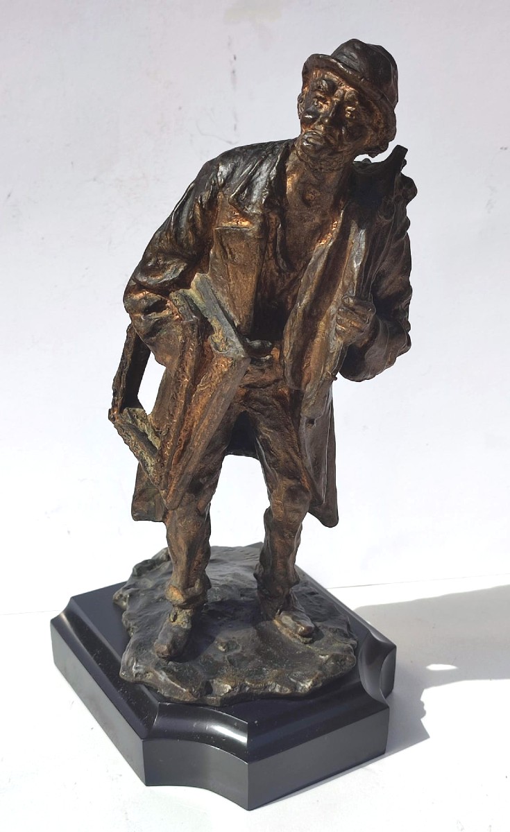 Il Vecchiio Antiquario. Scultura in Bronzo di Felice Nicollò (Piemonte) cm.37