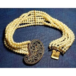 Elegante Bracciale di perle con susta in oro e diamanti a forma di goccia Cachemire. Italia 70'