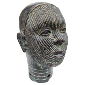 Donna africana tatuata. Scultura Benin  in bronzo del primo 900'. H. cm.35