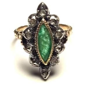 Anello a spoletta con smeraldo e diamanti oro e coppella. Sicilia 1930.40