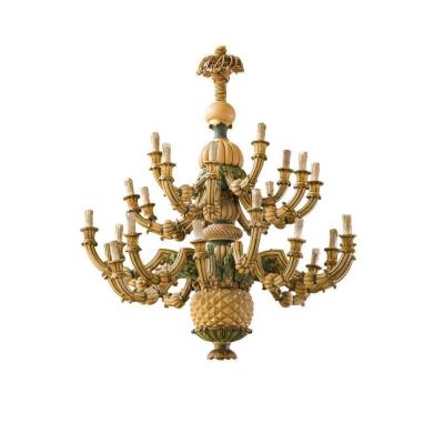 Grand Lustre Particulier En Bois Sculpté Et Laqué 