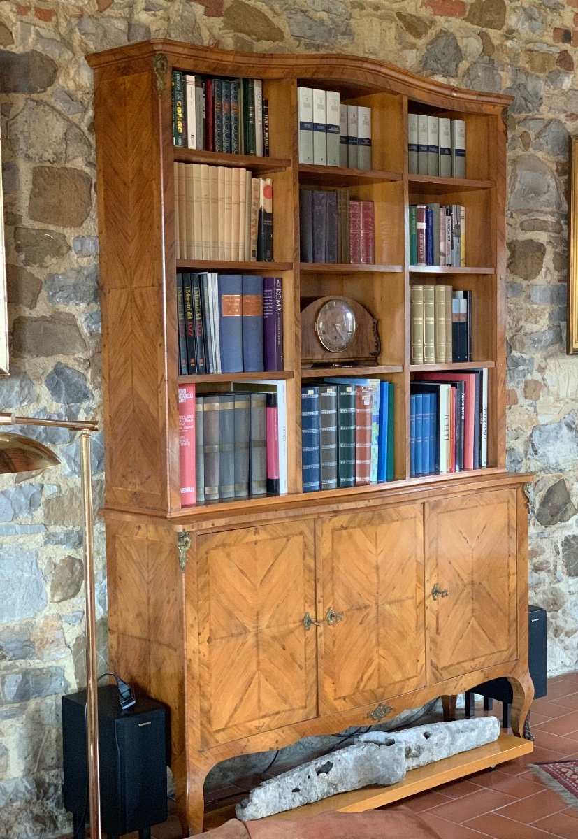 Libreria a tre ante in legno di Noce, Francia primi del ‘900.