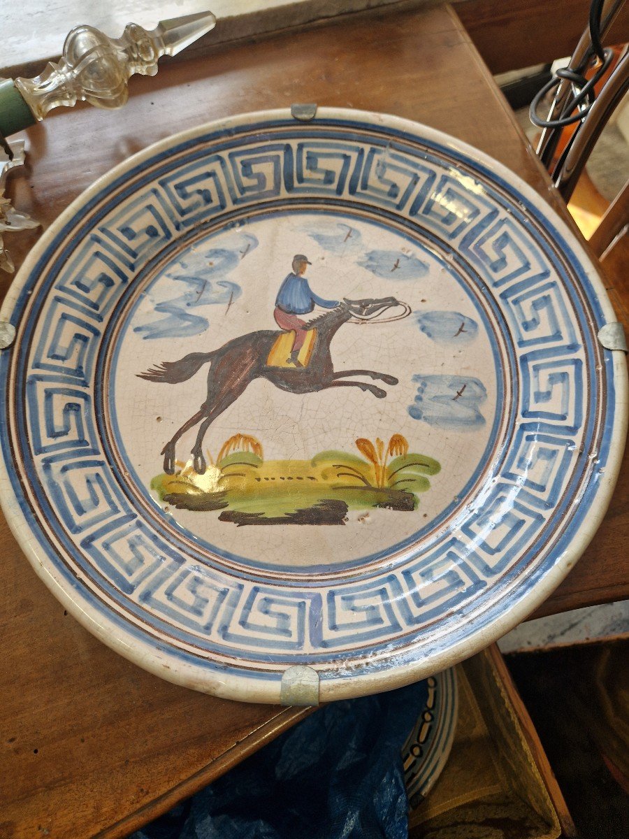 Raro grande piatto in maiolica policroma napoletana del XIX secolo