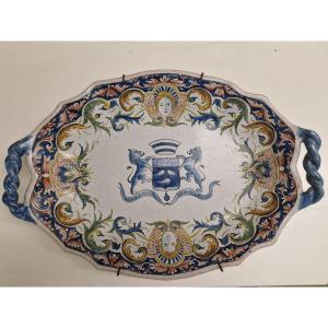 Raro vassoio in maiolica di Rouen del settecento con stemma 