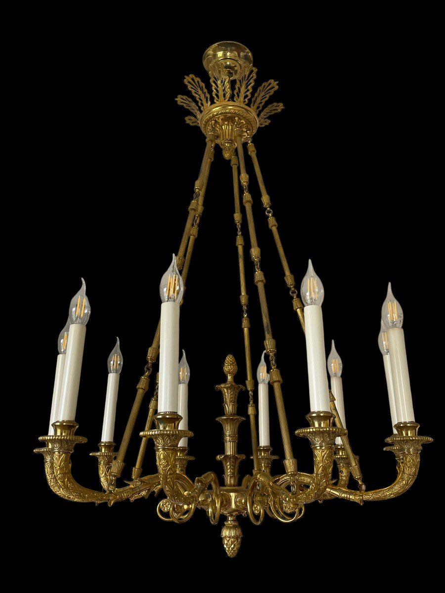 Lampadario in bronzo dorato di stile Luigi XVI