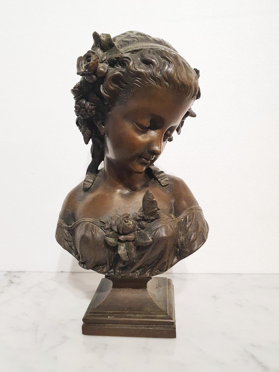 Buste De Jeune Femme Mélancolique En Bronze Patiné Par Eugène-antoine Aizelin.