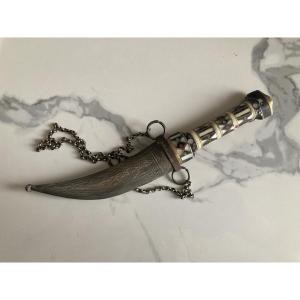 Coltello siriano con fodero decorato in argento 