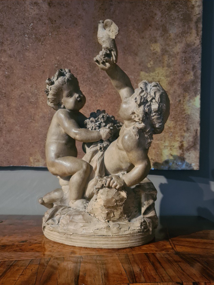 Gruppo in terracotta con due figure di putti con zolla XIX secolo manifattura Francese