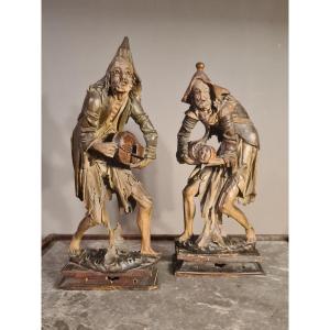 Coppia di sculture in legno raffigurante Pitocchi