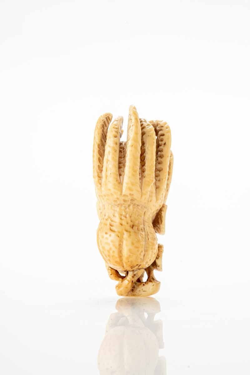 Netsuke giapponese in avorio raffigurante il cedro della mano di Buddha-photo-3