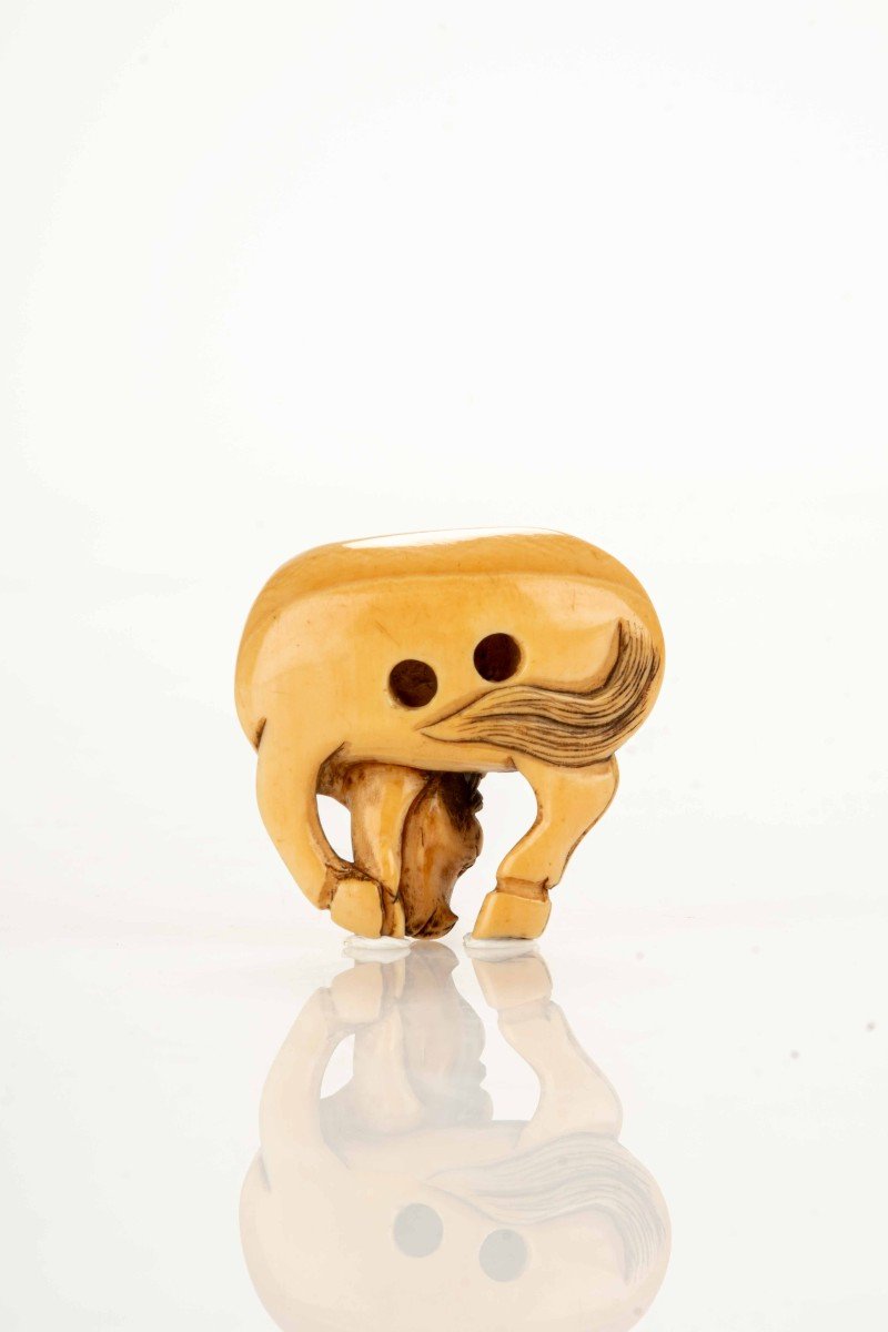 Netsuke giapponese in avorio raffigurante un cavallo-photo-3