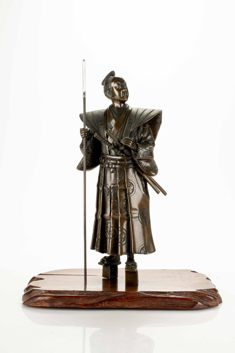 Okimono in bronzo raffigurante samurai, firmato Yoshimitsu