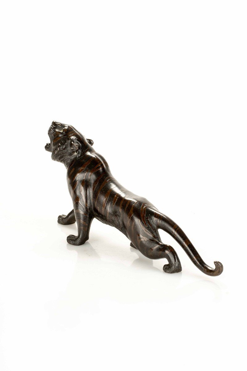 Scultura in bronzo raffigurante una tigre, firmata Seiya Sei-photo-2