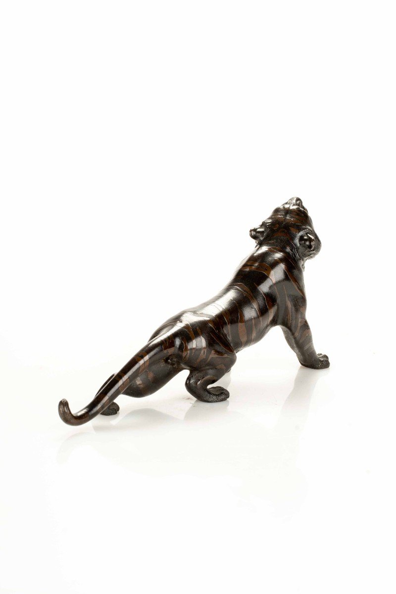 Scultura in bronzo raffigurante una tigre, firmata Seiya Sei-photo-3