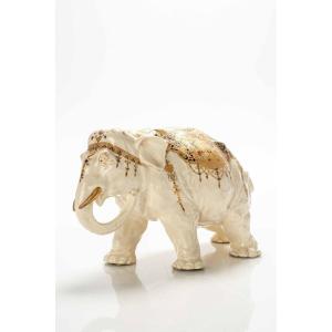 Okimono in ceramica di Satsuma Gosu raffigurante un elefante in cammino 