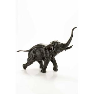 Okimono in bronzo raffigurante un maestoso elefante in corsa