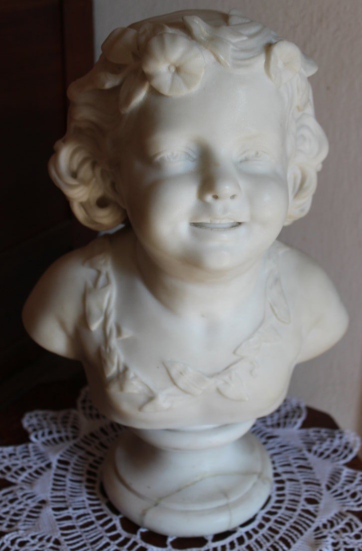 BUSTO IN MARMO STATUARIO DI CARRARA  "BAMBINA SORRIDENTE", FINE XIX SECOLO.