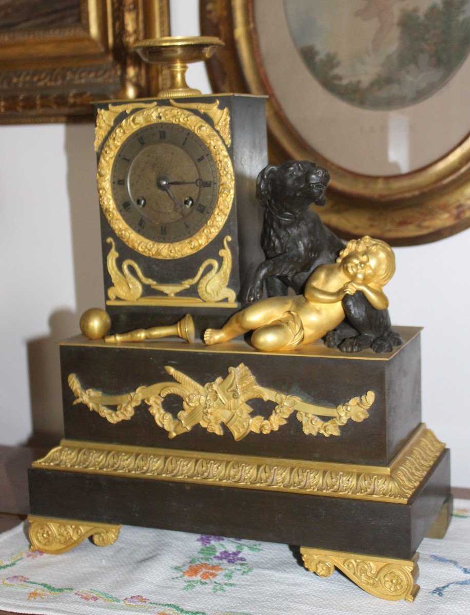 OROLOGIO DA TAVOLO IN BRONZO " BAMBINO CON CANE", DI EPOCA RESTAURAZIONE 1820/1830.-photo-2