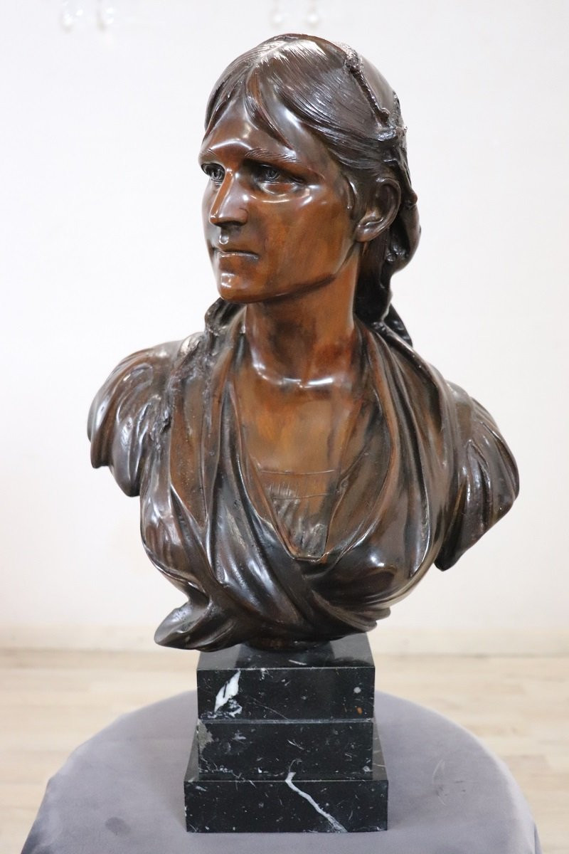 Busto in bronzo di giovane donna, firmato-photo-2