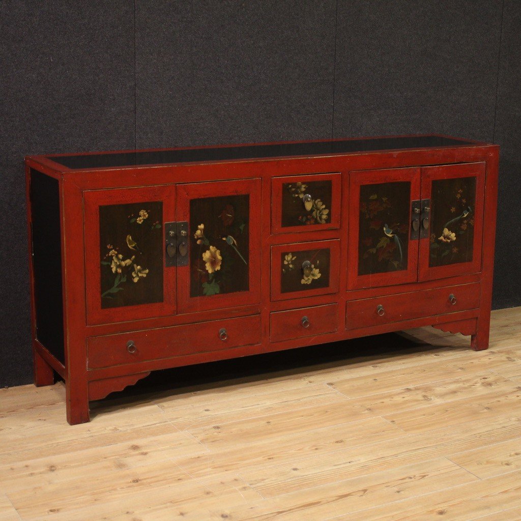 Grande credenza orientale del XX secolo