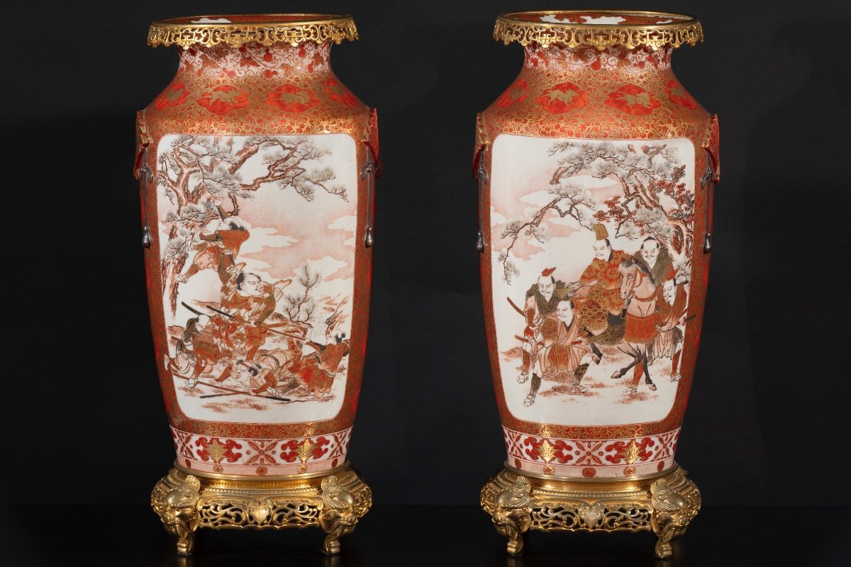 Paire De Vases En Porcelaine Polychrome Japonaise, Période Meiji