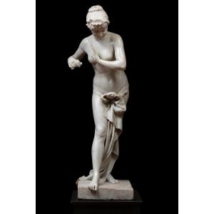 Scultura di Arnaldo Fazzi (1855-1944)  “Fanciulla che gioca con le onde”