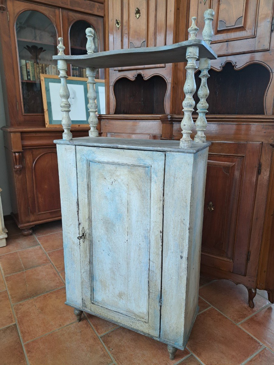 Piccola credenza laccata con étagère