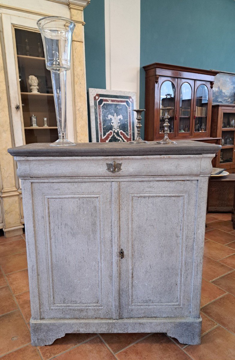 Credenza dell'Ottocento dipinta