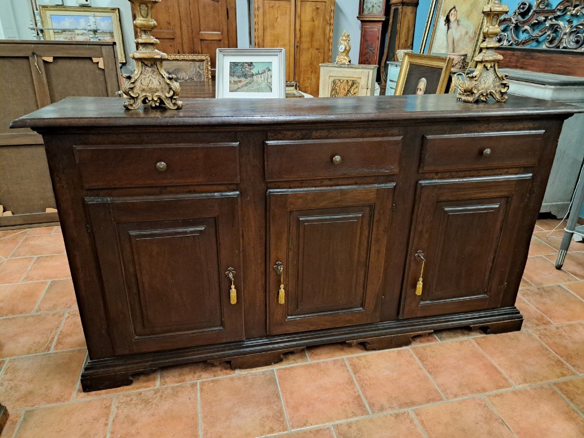 Credenza in noce del '700 a tre ante e tre cassetti, Piemonte.-photo-2