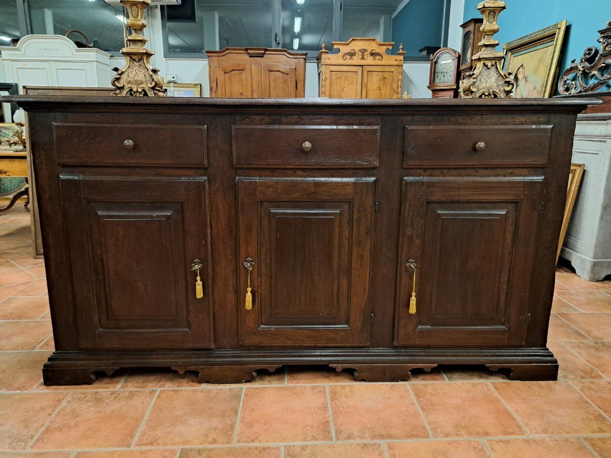 Credenza in noce del '700 a tre ante e tre cassetti, Piemonte.-photo-2