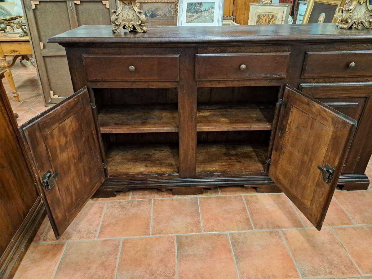 Credenza in noce del '700 a tre ante e tre cassetti, Piemonte.-photo-3