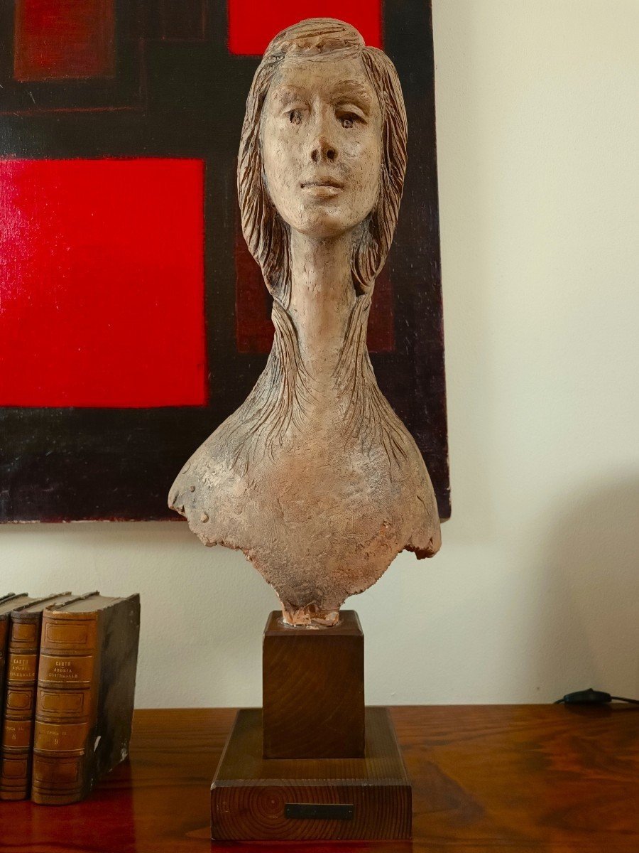 Scultura Femminile in Terracotta del 1976: Un Capolavoro di Vincenzo Brunetti-photo-4