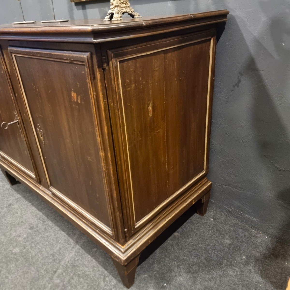 Credenza veneta in noce del 1600 da convento monastico-photo-4