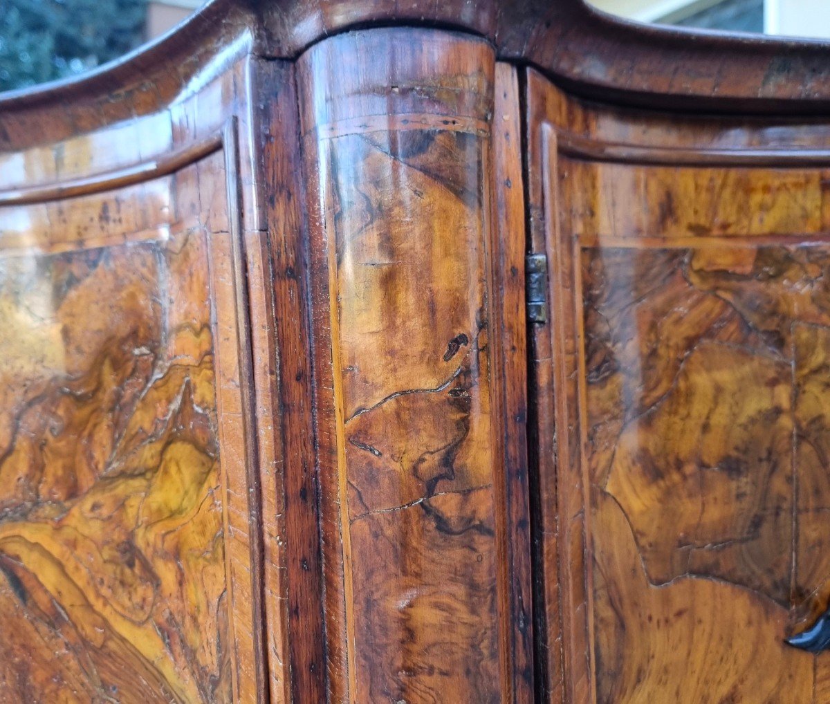 Raffinata Credenza in Radica di Noce dell’800 da Palazzo Veneziano-photo-4