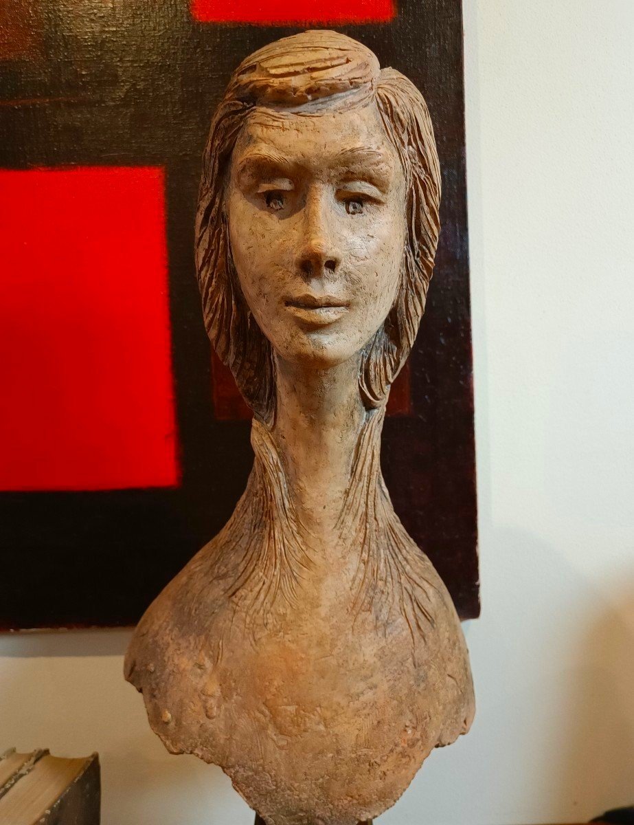 Scultura Femminile in Terracotta del 1976: Un Capolavoro di Vincenzo Brunetti-photo-3