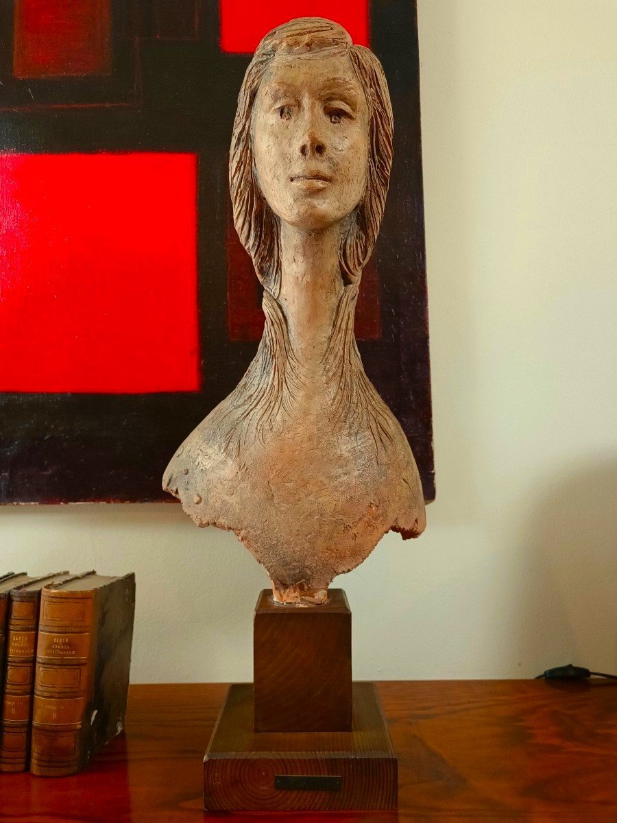 Scultura Femminile in Terracotta del 1976: Un Capolavoro di Vincenzo Brunetti-photo-2