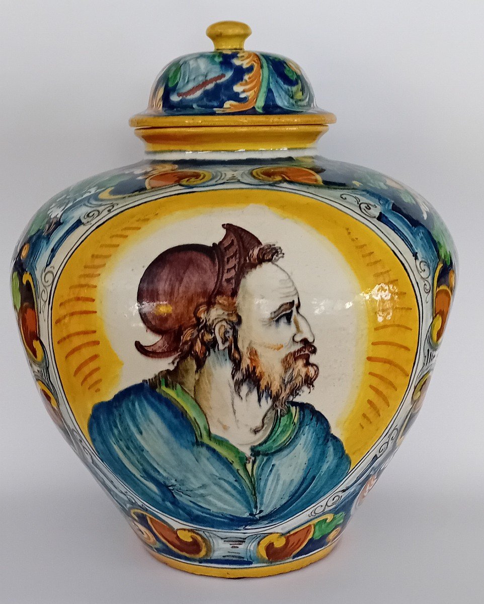 grande vaso a boccia in maiolica decorata Venezia