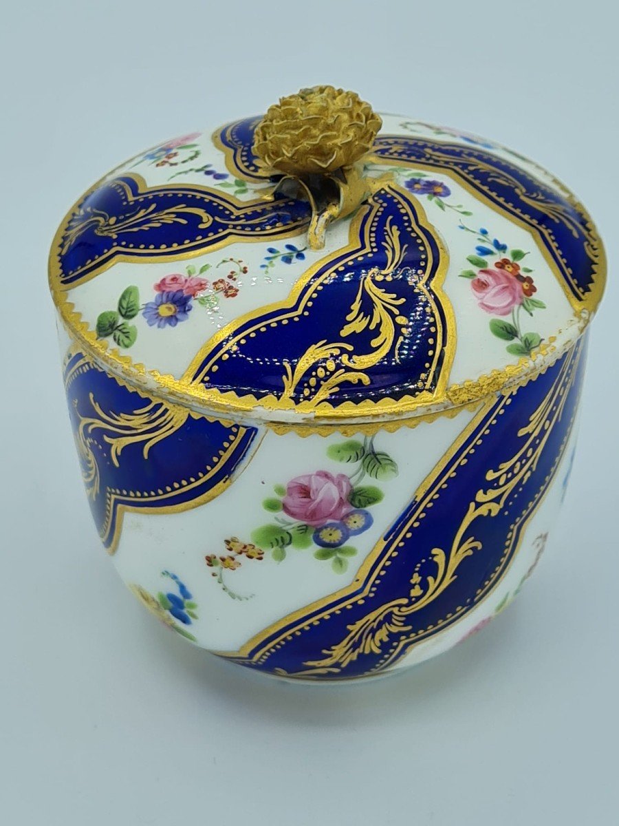 Vincennes (sèvres), Sucrier En Porcelaine Du XVIIIe Siècle