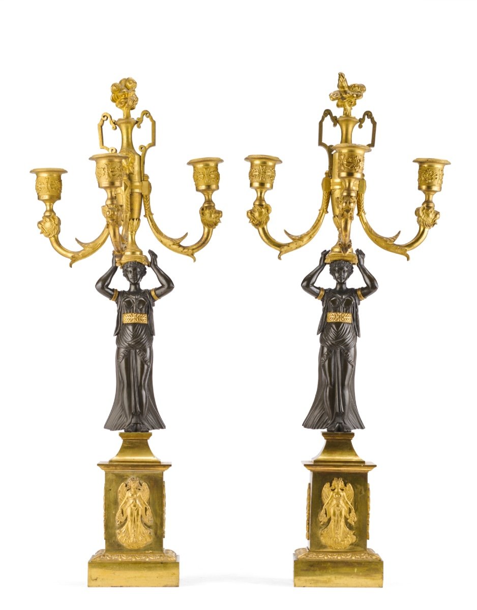 Coppia di candelabri in bronzo