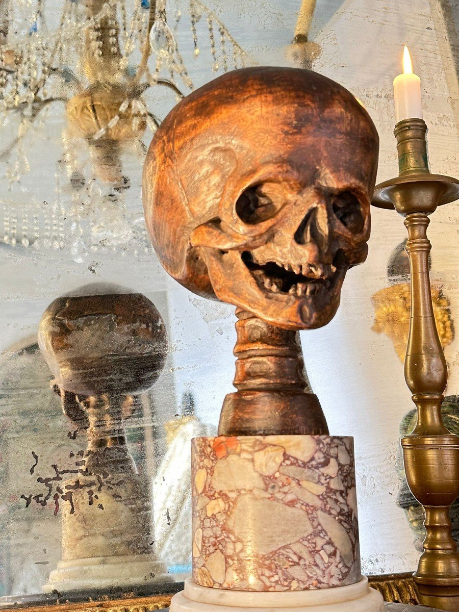 Scultura in legno di olmo raffigurante una bella Vanitas o “memento mori”.-photo-2