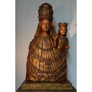 Madonna con il bambino in legno squisitamente intagliata