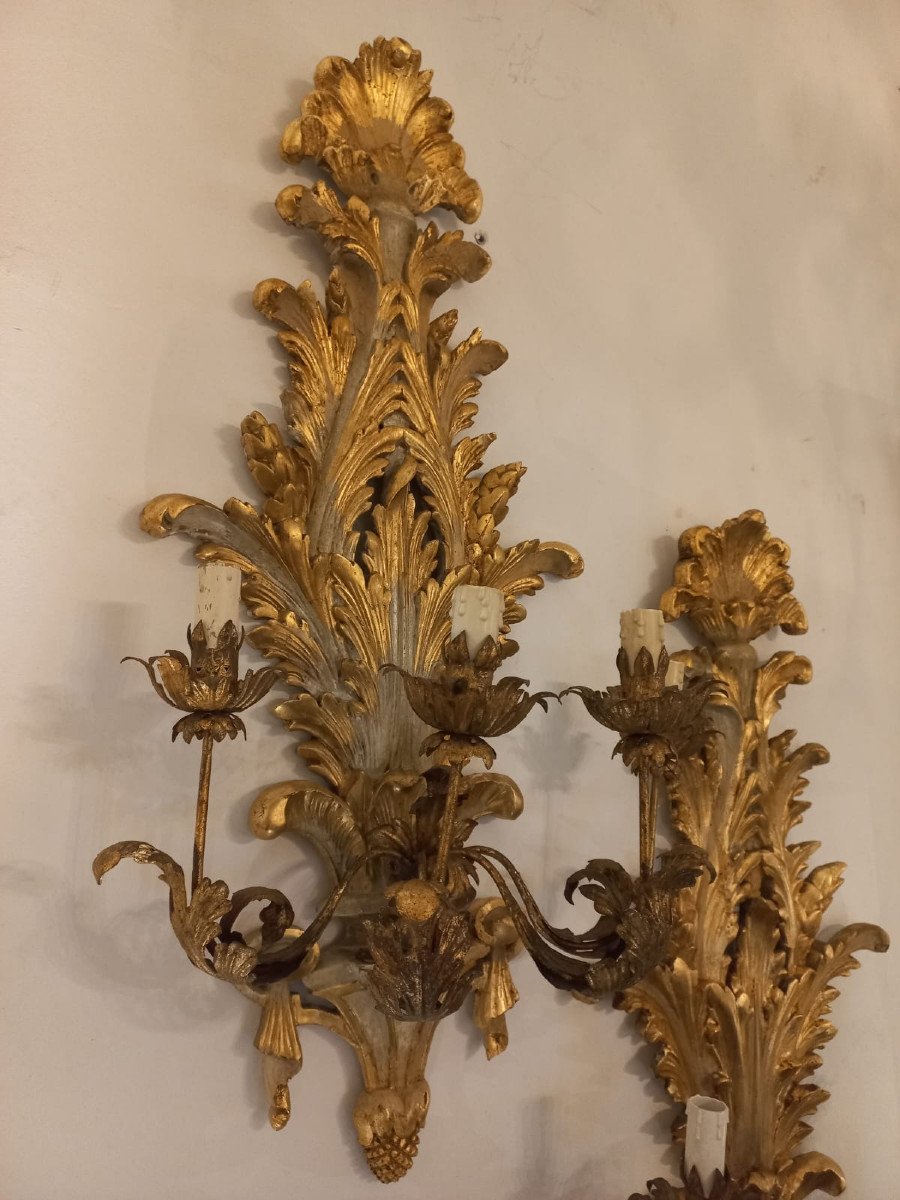 Coppia di appliques in legno dorato e laccato-photo-2